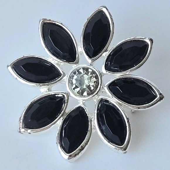 Vintage Jewelry - VTG Daisy Brooch Black Marquise Petals Round Center Rhinestone, Silvertone